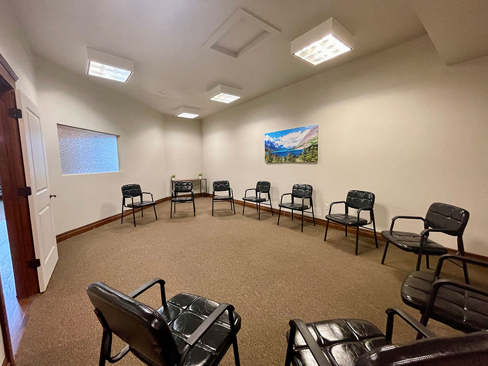 outpatient group therapy room at Acqua IOP and PHP center in Colorado