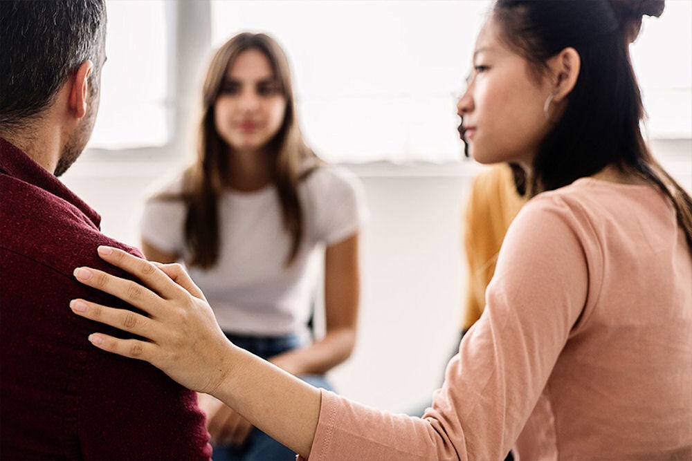 A supportive group therapy session focused on overcoming alcohol addiction